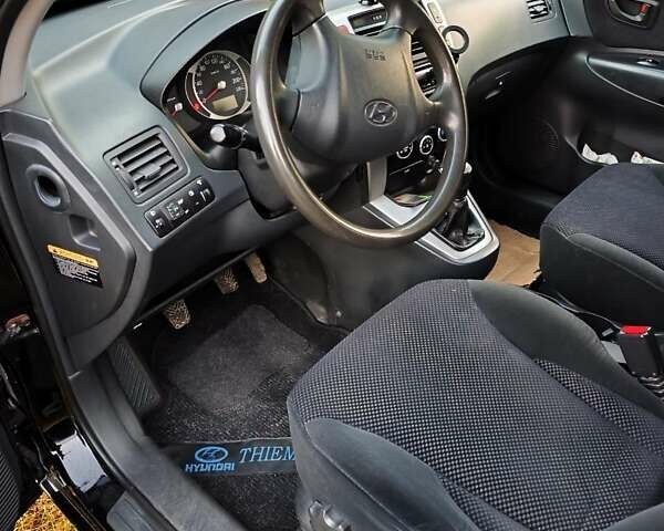 Чорний Хендай Туксон, об'ємом двигуна 2 л та пробігом 271 тис. км за 6599 $, фото 7 на Automoto.ua