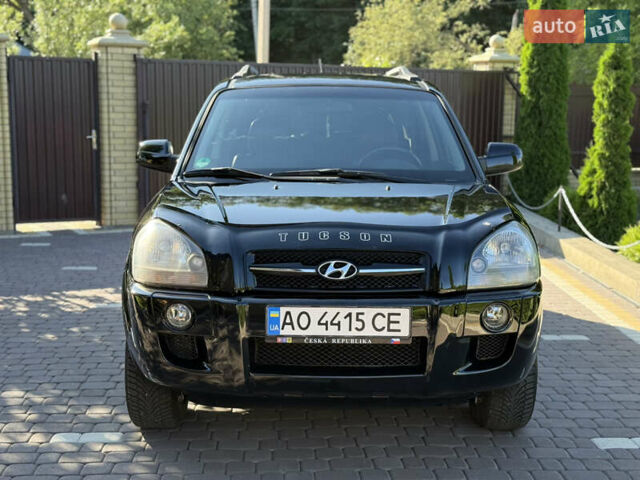 Черный Хендай Туксон, объемом двигателя 2 л и пробегом 192 тыс. км за 6950 $, фото 8 на Automoto.ua