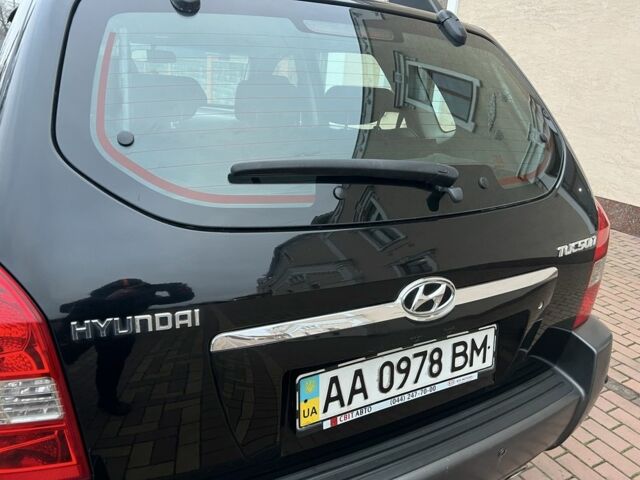 Черный Хендай Туксон, объемом двигателя 2 л и пробегом 220 тыс. км за 7200 $, фото 11 на Automoto.ua