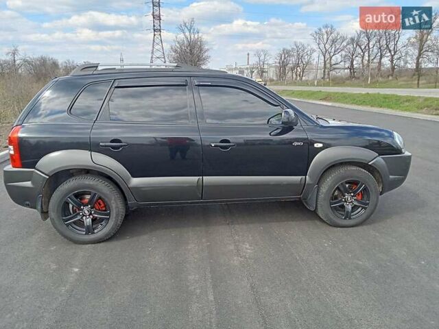 Хендай Туксон 2006 в Харькове на Automoto.ua Черный Хендай Туксон, объемом двигателя 2.7 л и пробегом 210 тыс. км за 8500 $, фото 3 на Automoto.ua
