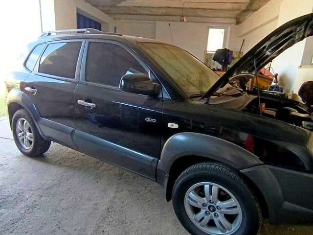 Чорний Хендай Туксон, об'ємом двигуна 2 л та пробігом 170 тис. км за 8500 $, фото 6 на Automoto.ua