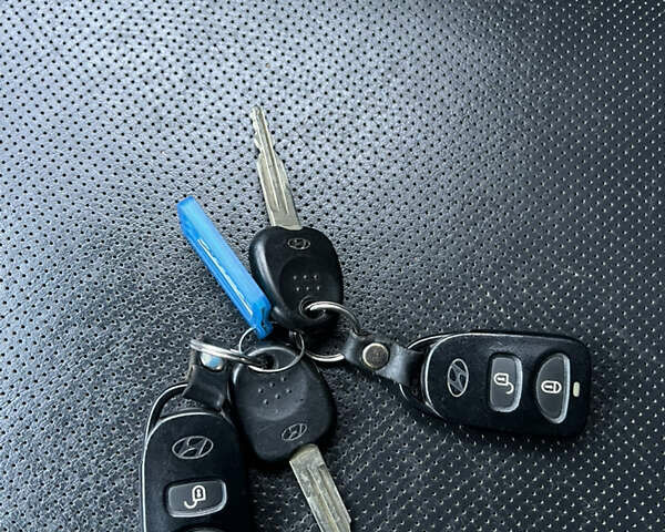 Чорний Хендай Туксон, об'ємом двигуна 1.98 л та пробігом 170 тис. км за 6999 $, фото 63 на Automoto.ua