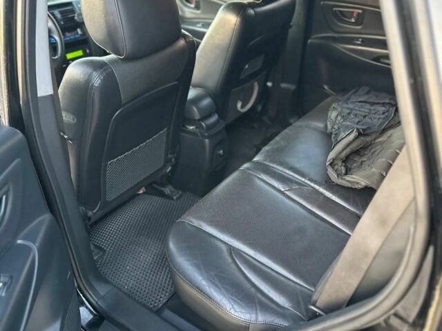 Чорний Хендай Туксон, об'ємом двигуна 2 л та пробігом 235 тис. км за 6700 $, фото 6 на Automoto.ua