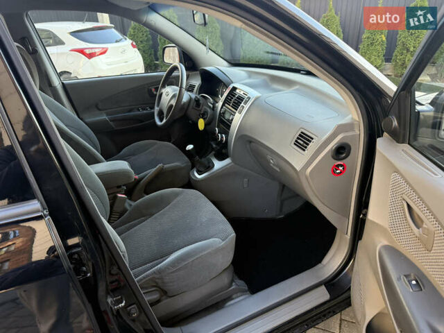 Черный Хендай Туксон, объемом двигателя 2 л и пробегом 249 тыс. км за 7450 $, фото 23 на Automoto.ua