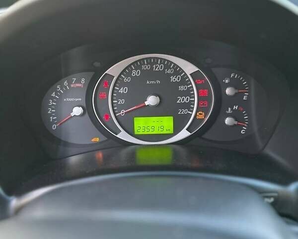 Черный Хендай Туксон, объемом двигателя 2 л и пробегом 235 тыс. км за 6700 $, фото 12 на Automoto.ua