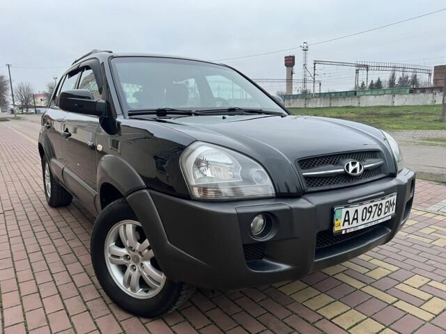 Черный Хендай Туксон, объемом двигателя 2 л и пробегом 220 тыс. км за 7200 $, фото 1 на Automoto.ua