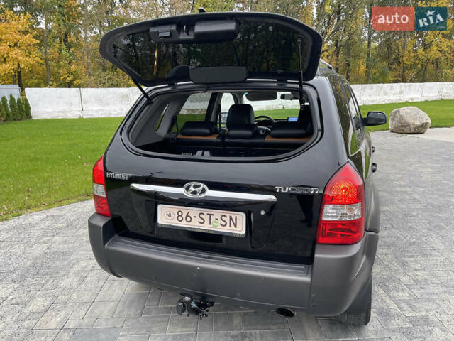 Черный Хендай Туксон, объемом двигателя 2 л и пробегом 216 тыс. км за 7500 $, фото 26 на Automoto.ua