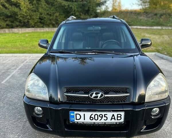 Черный Хендай Туксон, объемом двигателя 2 л и пробегом 235 тыс. км за 6700 $, фото 3 на Automoto.ua