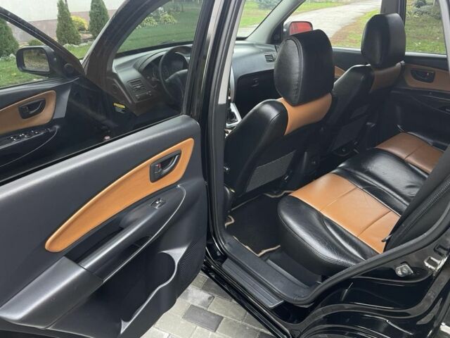 Черный Хендай Туксон, объемом двигателя 2 л и пробегом 163 тыс. км за 7700 $, фото 6 на Automoto.ua