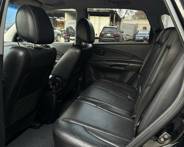 Черный Хендай Туксон, объемом двигателя 1.98 л и пробегом 198 тыс. км за 7500 $, фото 11 на Automoto.ua