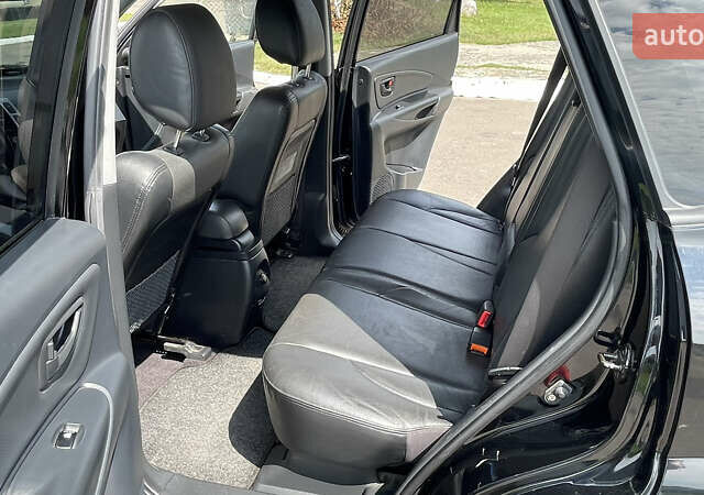 Черный Хендай Туксон, объемом двигателя 2 л и пробегом 236 тыс. км за 6950 $, фото 9 на Automoto.ua