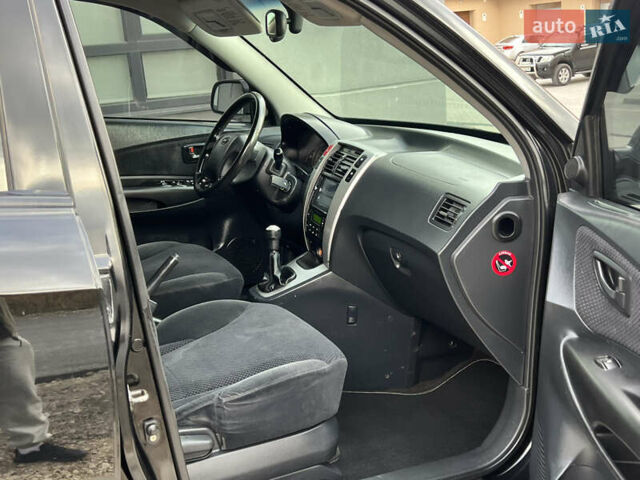 Хендай Туксон 2006 у Тернополі на Automoto.ua Чорний Хендай Туксон, об'ємом двигуна 2 л та пробігом 240 тис. км за 6699 $, фото 39 на Automoto.ua