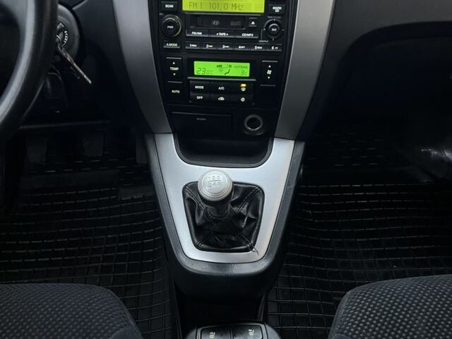 Черный Хендай Туксон, объемом двигателя 2 л и пробегом 220 тыс. км за 7200 $, фото 22 на Automoto.ua