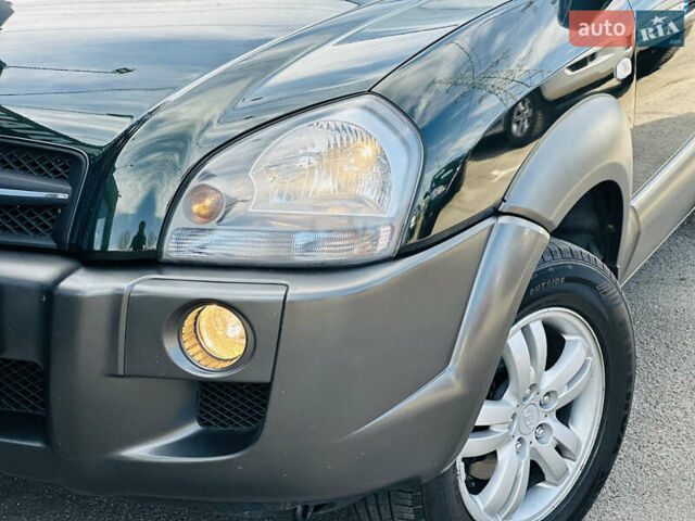 Черный Хендай Туксон, объемом двигателя 0 л и пробегом 202 тыс. км за 8400 $, фото 2 на Automoto.ua