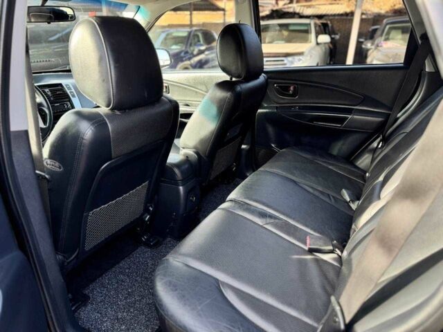 Чорний Хендай Туксон, об'ємом двигуна 2 л та пробігом 207 тис. км за 8000 $, фото 13 на Automoto.ua