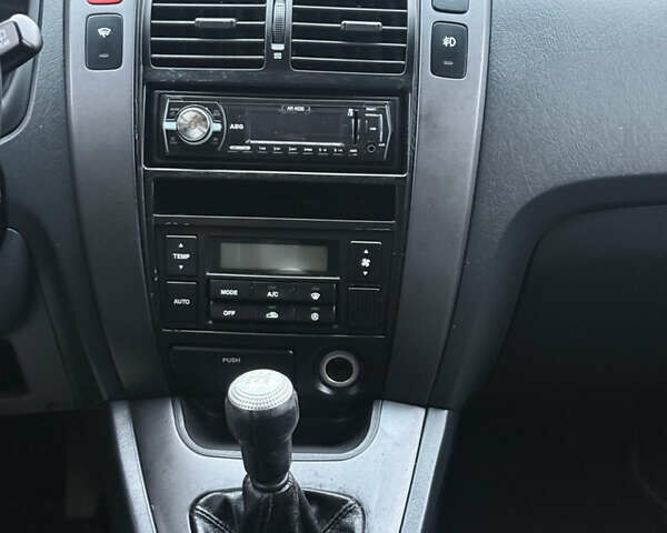 Черный Хендай Туксон, объемом двигателя 1.98 л и пробегом 231 тыс. км за 7750 $, фото 17 на Automoto.ua