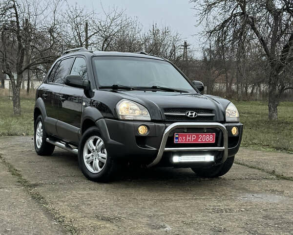 Черный Хендай Туксон, объемом двигателя 2 л и пробегом 201 тыс. км за 7750 $, фото 1 на Automoto.ua