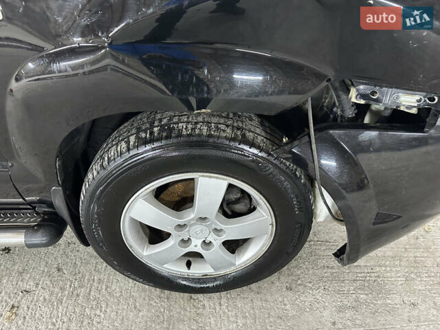 Чорний Хендай Туксон, об'ємом двигуна 2 л та пробігом 252 тис. км за 3000 $, фото 50 на Automoto.ua