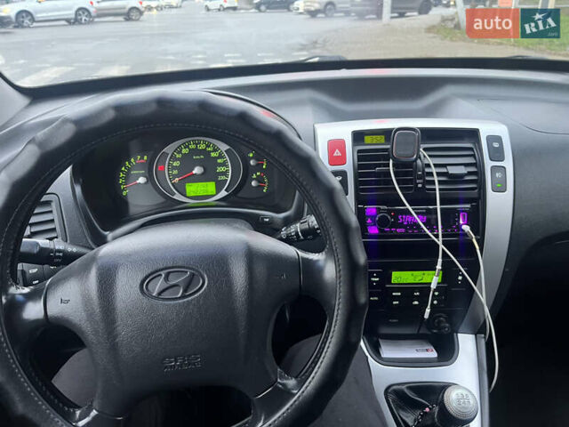 Черный Хендай Туксон, объемом двигателя 2 л и пробегом 242 тыс. км за 6999 $, фото 16 на Automoto.ua