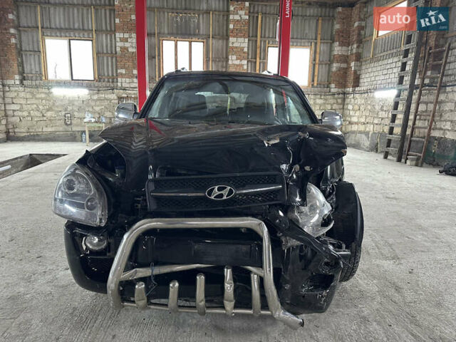 Чорний Хендай Туксон, об'ємом двигуна 2 л та пробігом 252 тис. км за 3000 $, фото 1 на Automoto.ua