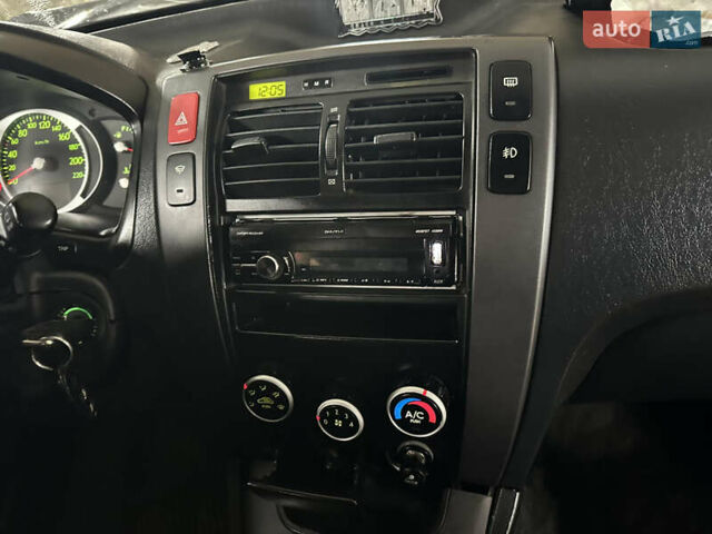 Чорний Хендай Туксон, об'ємом двигуна 2 л та пробігом 252 тис. км за 3000 $, фото 20 на Automoto.ua