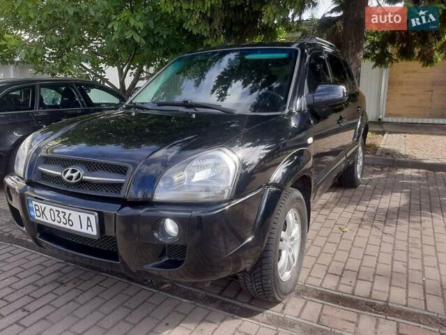 Черный Хендай Туксон, объемом двигателя 2 л и пробегом 280 тыс. км за 7400 $, фото 10 на Automoto.ua