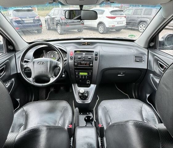 Черный Хендай Туксон, объемом двигателя 2 л и пробегом 163 тыс. км за 8400 $, фото 14 на Automoto.ua