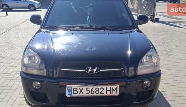 Черный Хендай Туксон, объемом двигателя 2 л и пробегом 277 тыс. км за 7800 $, фото 1 на Automoto.ua