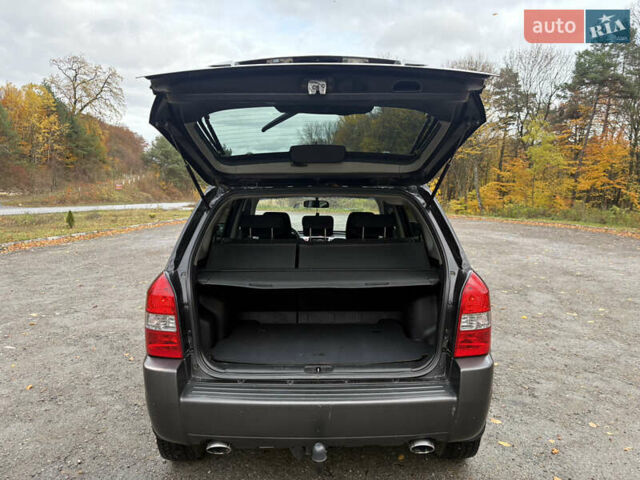 Хендай Туксон 2006 у Тернополі на Automoto.ua Чорний Хендай Туксон, об'ємом двигуна 1.99 л та пробігом 240 тис. км за 7600 $, фото 40 на Automoto.ua