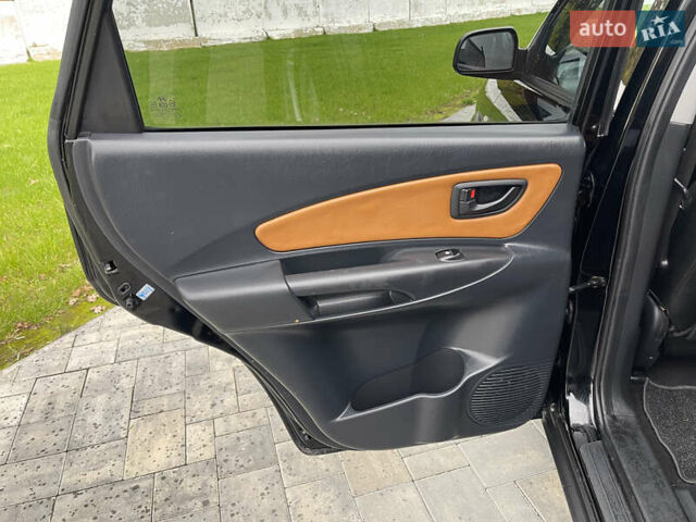 Черный Хендай Туксон, объемом двигателя 2 л и пробегом 216 тыс. км за 7500 $, фото 23 на Automoto.ua