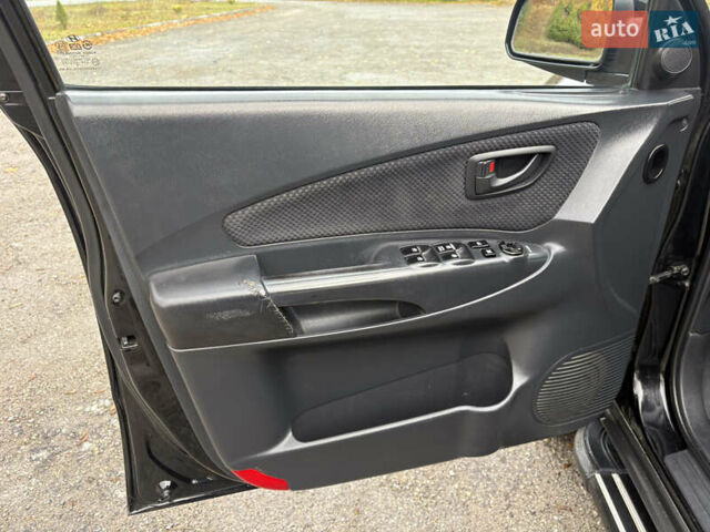 Хендай Туксон 2006 у Тернополі на Automoto.ua Чорний Хендай Туксон, об'ємом двигуна 1.99 л та пробігом 240 тис. км за 7600 $, фото 25 на Automoto.ua