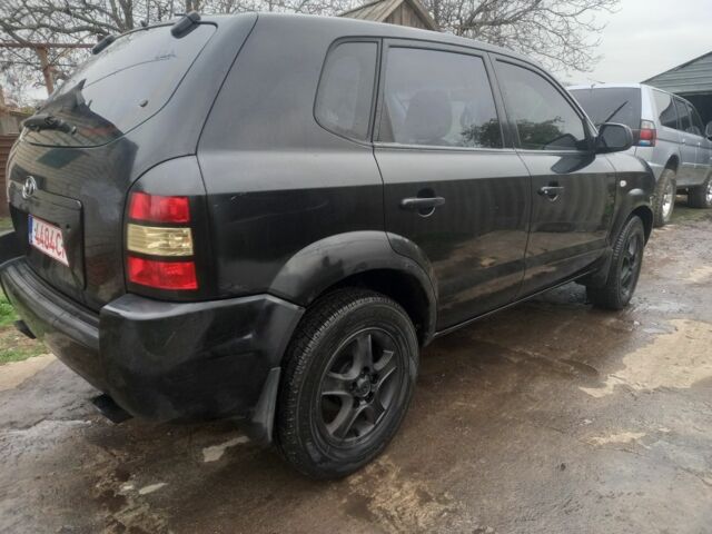 Черный Хендай Туксон, объемом двигателя 2 л и пробегом 395 тыс. км за 4500 $, фото 1 на Automoto.ua