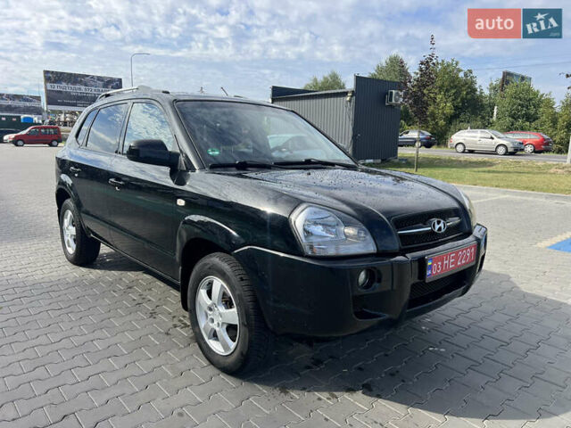Чорний Хендай Туксон, об'ємом двигуна 2 л та пробігом 237 тис. км за 7650 $, фото 1 на Automoto.ua