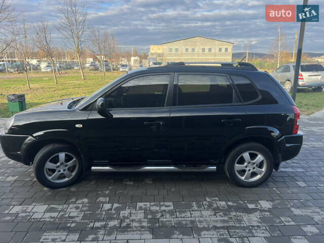 Черный Хендай Туксон, объемом двигателя 2 л и пробегом 355 тыс. км за 7000 $, фото 3 на Automoto.ua