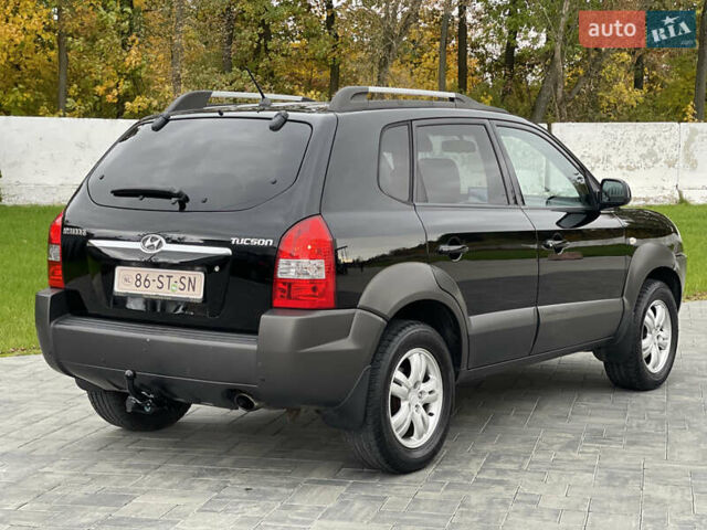 Черный Хендай Туксон, объемом двигателя 2 л и пробегом 216 тыс. км за 7500 $, фото 7 на Automoto.ua