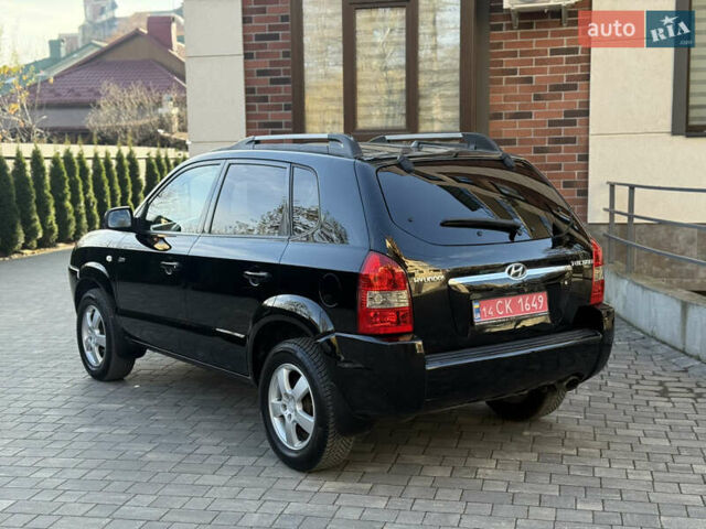Черный Хендай Туксон, объемом двигателя 2 л и пробегом 249 тыс. км за 7450 $, фото 10 на Automoto.ua