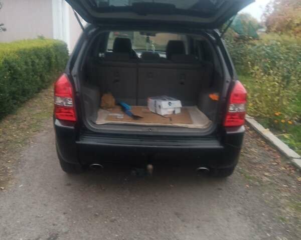 Черный Хендай Туксон, объемом двигателя 2 л и пробегом 231 тыс. км за 8000 $, фото 10 на Automoto.ua