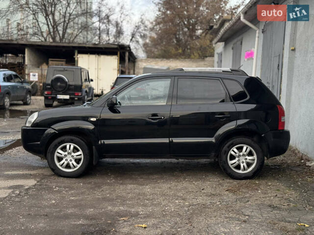 Черный Хендай Туксон, объемом двигателя 1.98 л и пробегом 198 тыс. км за 7500 $, фото 1 на Automoto.ua