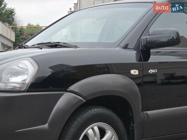 Чорний Хендай Туксон, об'ємом двигуна 1.98 л та пробігом 123 тис. км за 7950 $, фото 13 на Automoto.ua