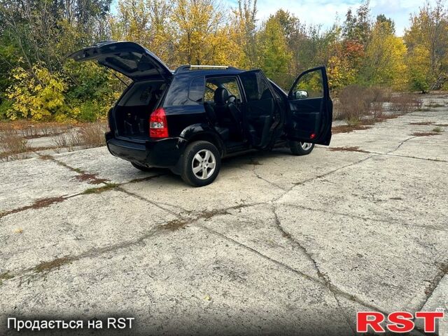 Черный Хендай Туксон, объемом двигателя 2 л и пробегом 250 тыс. км за 7500 $, фото 2 на Automoto.ua