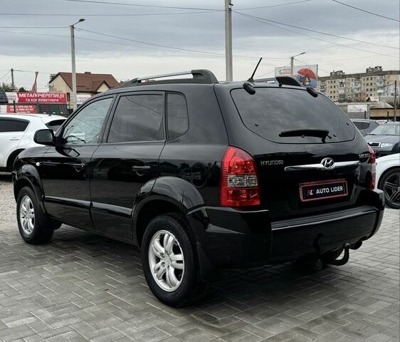 Черный Хендай Туксон, объемом двигателя 2 л и пробегом 163 тыс. км за 8400 $, фото 6 на Automoto.ua