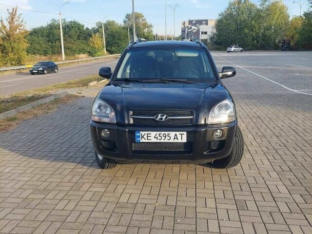 Чорний Хендай Туксон, об'ємом двигуна 2 л та пробігом 228 тис. км за 7800 $, фото 6 на Automoto.ua