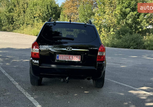 Черный Хендай Туксон, объемом двигателя 2 л и пробегом 266 тыс. км за 7000 $, фото 7 на Automoto.ua