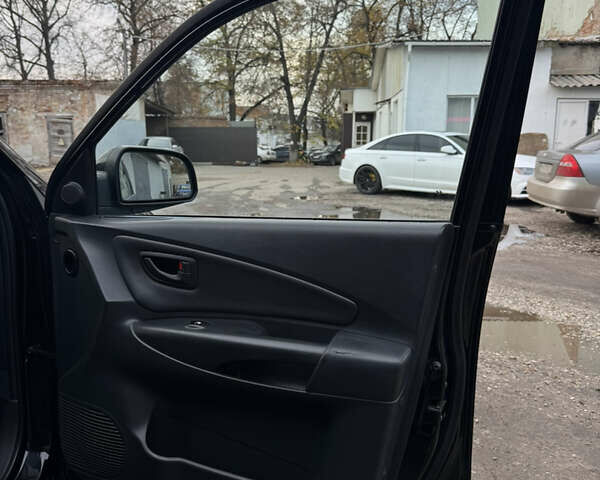 Черный Хендай Туксон, объемом двигателя 1.98 л и пробегом 198 тыс. км за 7500 $, фото 16 на Automoto.ua