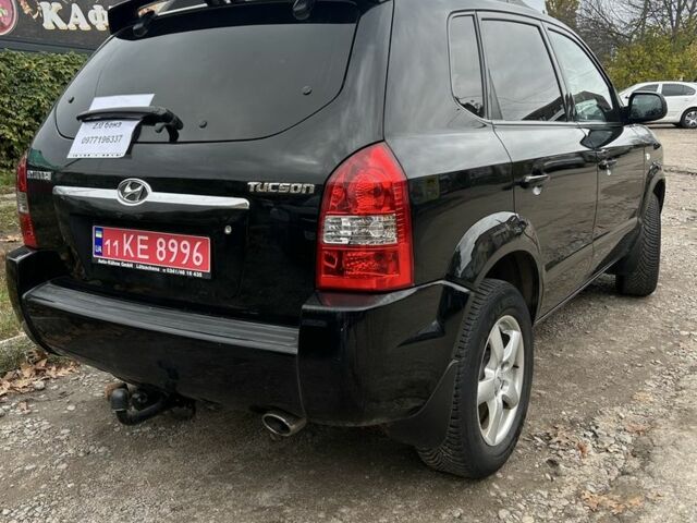 Черный Хендай Туксон, объемом двигателя 2 л и пробегом 159 тыс. км за 8650 $, фото 2 на Automoto.ua