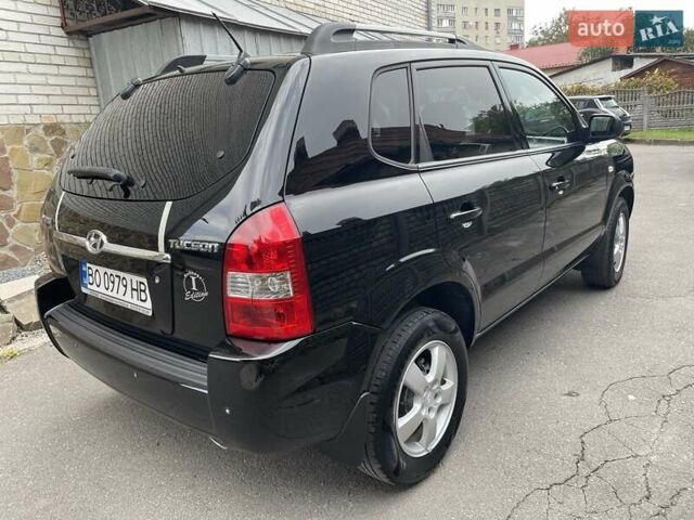 Черный Хендай Туксон, объемом двигателя 1.98 л и пробегом 200 тыс. км за 7600 $, фото 3 на Automoto.ua