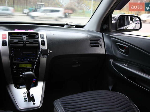 Черный Хендай Туксон, объемом двигателя 2.66 л и пробегом 217 тыс. км за 8600 $, фото 12 на Automoto.ua