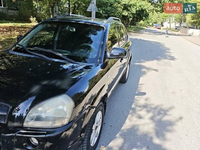 Черный Хендай Туксон, объемом двигателя 2 л и пробегом 247 тыс. км за 6300 $, фото 7 на Automoto.ua