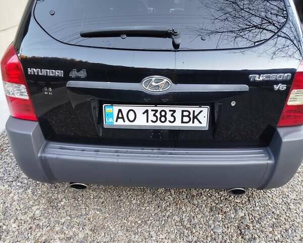 Черный Хендай Туксон, объемом двигателя 2.7 л и пробегом 290 тыс. км за 7300 $, фото 5 на Automoto.ua