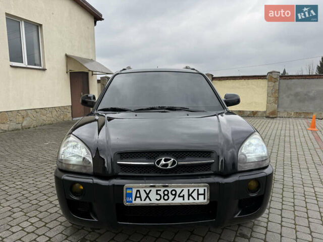 Черный Хендай Туксон, объемом двигателя 1.98 л и пробегом 250 тыс. км за 7150 $, фото 1 на Automoto.ua